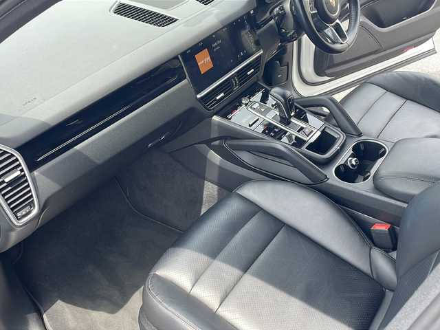 ポルシェ カイエン 山口県 2019(令1)年 6.6万km ピュアホワイト メーカーオプションナビ/(AM/FM/Bluetooth)/全周囲カメラ/前後ドライブレコーダー/ビルトインETC2.0/サンルーフ/衝突軽減ブレーキ/レーンキープアシスト/コーナーセンサー/ブラインドスポットモニター/レーダークルーズコントロール/パワーバックドア/アイドリングストップ/レザーシート/前席シートヒーター/前席エアシート/パドルシフト/ステアリングスイッチ/オートライト/キーレス/スマートキー×２/純正アルミホイール/純正フロアマット/取扱説明書/保証書