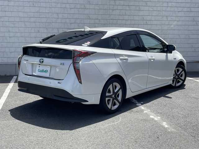 トヨタ プリウス A ツーリングセレクション 愛知県 2018(平30)年 2.9万km ホワイトパールクリスタルシャイン ・純正T-CONNECTナビ（メモリー9インチ）/・フルセグテレビ/・CD/DVD再生機能/・Bluetooth接続機能/・ミュージックサーバー（SD録音）/・バックカメラ/・ETC（新セキュリティ対応）/・純正ドライブレコーダー（前方向撮影）/・合皮シート/・シートヒーター（運転席・助手席）/・純正フロアマット/・純正17インチアルミホイール/・純正LEDヘッドライト/・オートマチックハイビーム/・衝突軽減ブレーキ/・レーンキープアシスト/・ブラインドスポットモニター/・コーナーセンサー/・アダプティブクルーズコントロール/・ヘッドアップディスプレイ/・パーキングアシスト/・スマートキー
