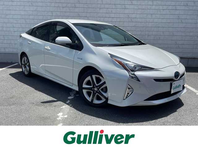 トヨタ プリウス A ツーリングセレクション 愛知県 2018(平30)年 2.9万km ホワイトパールクリスタルシャイン ・純正T-CONNECTナビ（メモリー9インチ）/・フルセグテレビ/・CD/DVD再生機能/・Bluetooth接続機能/・ミュージックサーバー（SD録音）/・バックカメラ/・ETC（新セキュリティ対応）/・純正ドライブレコーダー（前方向撮影）/・合皮シート/・シートヒーター（運転席・助手席）/・純正フロアマット/・純正17インチアルミホイール/・純正LEDヘッドライト/・オートマチックハイビーム/・衝突軽減ブレーキ/・レーンキープアシスト/・ブラインドスポットモニター/・コーナーセンサー/・アダプティブクルーズコントロール/・ヘッドアップディスプレイ/・パーキングアシスト/・スマートキー