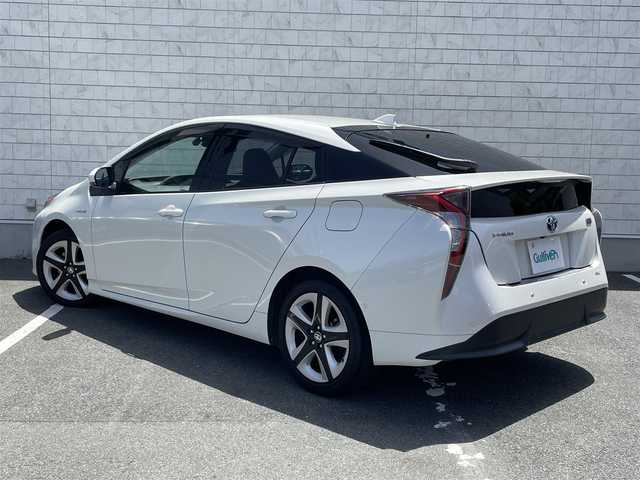 トヨタ プリウス A ツーリングセレクション 愛知県 2018(平30)年 2.9万km ホワイトパールクリスタルシャイン ・純正T-CONNECTナビ（メモリー9インチ）/・フルセグテレビ/・CD/DVD再生機能/・Bluetooth接続機能/・ミュージックサーバー（SD録音）/・バックカメラ/・ETC（新セキュリティ対応）/・純正ドライブレコーダー（前方向撮影）/・合皮シート/・シートヒーター（運転席・助手席）/・純正フロアマット/・純正17インチアルミホイール/・純正LEDヘッドライト/・オートマチックハイビーム/・衝突軽減ブレーキ/・レーンキープアシスト/・ブラインドスポットモニター/・コーナーセンサー/・アダプティブクルーズコントロール/・ヘッドアップディスプレイ/・パーキングアシスト/・スマートキー