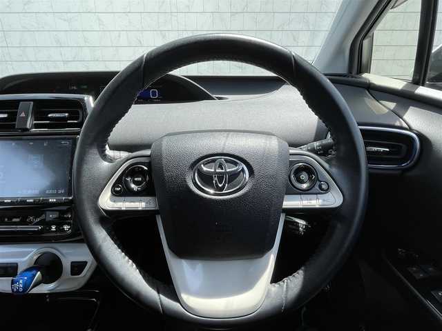 トヨタ プリウス A ツーリングセレクション 愛知県 2018(平30)年 2.9万km ホワイトパールクリスタルシャイン ・純正T-CONNECTナビ（メモリー9インチ）/・フルセグテレビ/・CD/DVD再生機能/・Bluetooth接続機能/・ミュージックサーバー（SD録音）/・バックカメラ/・ETC（新セキュリティ対応）/・純正ドライブレコーダー（前方向撮影）/・合皮シート/・シートヒーター（運転席・助手席）/・純正フロアマット/・純正17インチアルミホイール/・純正LEDヘッドライト/・オートマチックハイビーム/・衝突軽減ブレーキ/・レーンキープアシスト/・ブラインドスポットモニター/・コーナーセンサー/・アダプティブクルーズコントロール/・ヘッドアップディスプレイ/・パーキングアシスト/・スマートキー