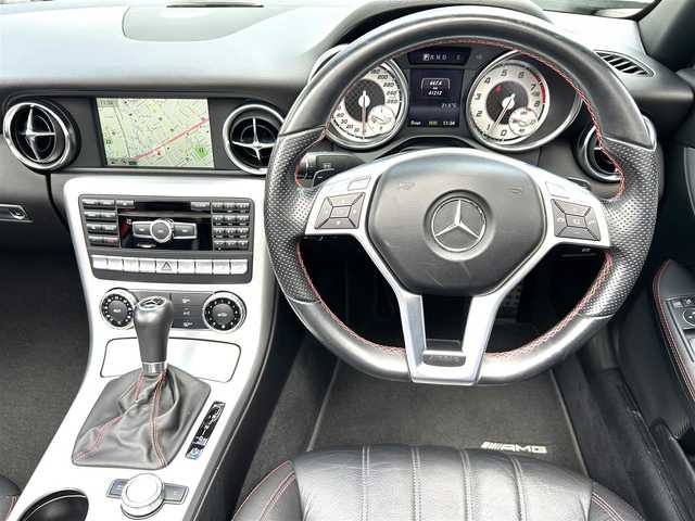メルセデス・ベンツ ＳＬＫ２００ 栃木県 2013(平25)年 4.2万km イリジウムシルバー 純正メーカーナビ（フルセグTV/Bluetooth/CD/DVD）/AMGスポーツパッケージ/電動オープン/コーナーセンサー/ETC/純正フロアマット/純正18インチアルミホイール/ステアリングリモコン/革巻きステアリング/パドルシフト/オートライト/横滑り防止装置/シートヒーター/前席メモリーシート/ドライブレコーダー/スペアキー１
