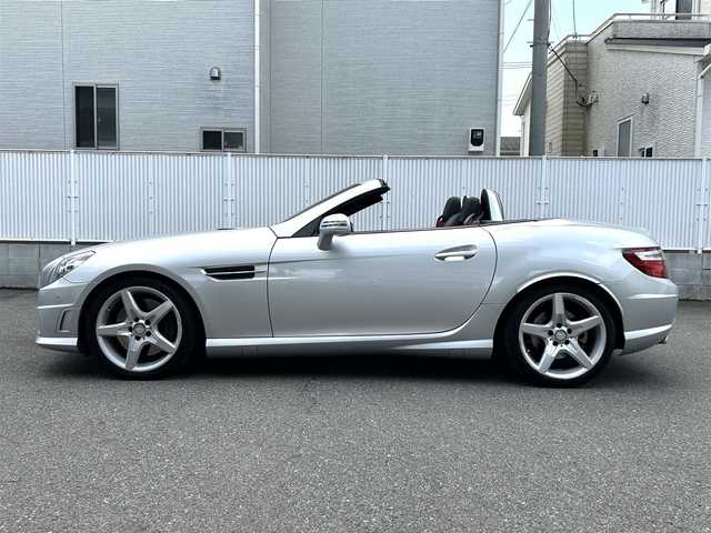 メルセデス・ベンツ ＳＬＫ２００ 栃木県 2013(平25)年 4.2万km イリジウムシルバー 純正メーカーナビ（フルセグTV/Bluetooth/CD/DVD）/AMGスポーツパッケージ/電動オープン/コーナーセンサー/ETC/純正フロアマット/純正18インチアルミホイール/ステアリングリモコン/革巻きステアリング/パドルシフト/オートライト/横滑り防止装置/シートヒーター/前席メモリーシート/ドライブレコーダー/スペアキー１