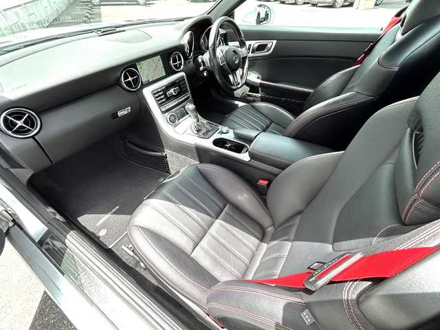 メルセデス・ベンツ ＳＬＫ２００ 栃木県 2013(平25)年 4.2万km イリジウムシルバー 純正メーカーナビ（フルセグTV/Bluetooth/CD/DVD）/AMGスポーツパッケージ/電動オープン/コーナーセンサー/ETC/純正フロアマット/純正18インチアルミホイール/ステアリングリモコン/革巻きステアリング/パドルシフト/オートライト/横滑り防止装置/シートヒーター/前席メモリーシート/ドライブレコーダー/スペアキー１