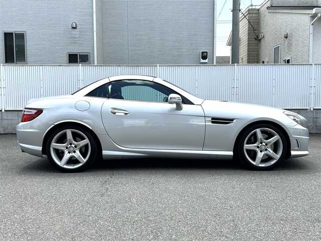 メルセデス・ベンツ ＳＬＫ２００ 栃木県 2013(平25)年 4.2万km イリジウムシルバー 純正メーカーナビ（フルセグTV/Bluetooth/CD/DVD）/AMGスポーツパッケージ/電動オープン/コーナーセンサー/ETC/純正フロアマット/純正18インチアルミホイール/ステアリングリモコン/革巻きステアリング/パドルシフト/オートライト/横滑り防止装置/シートヒーター/前席メモリーシート/ドライブレコーダー/スペアキー１