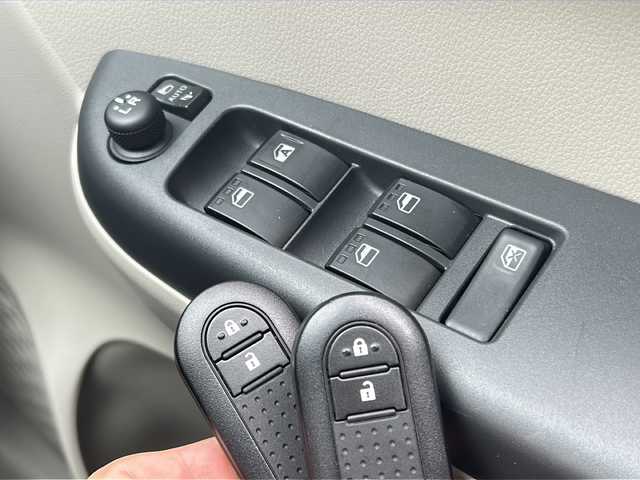トヨタ パッソ X　S 青森県 2020(令2)年 7.7万km ホワイト 4WD/社外メモリナビ/Bluetooth.SD/運転席シートヒーター/スマートアシスト3/衝突軽減ブレーキ/車線逸脱警報機能/誤発進抑制制御機能/オートハイビーム/前後コーナーセンサー/ワイパーデアイサー/LEDフォグライト