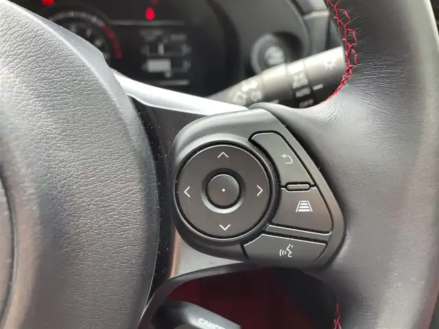 トヨタ ＧＲ８６ RZ 滋賀県 2024(令6)年 0.8万km 赤 禁煙車/純正ナビ/（CD/DVD/SD/Bluetooth/フルセグTV）/バックカメラ/前方ドライブレコーダー/ETC/Bremboキャリパー/車線逸脱警報/プリクラッシュブレーキ/後側方警戒支援システム/クリアランスソナー/ステアリング連動ヘッドランプ/パワーバックドア/ハーフレザーシート/前席シートヒーター/純正アルミホイール/純正フロアマット/USB充電/LEDヘッドライト/フォグランプ/オートヘッドライト/オートマチックハイビーム/ヘッドライトレベライザー/革巻きステアリング/追従型クルーズコントロール/ステアリングリモコン/スペアキー1本