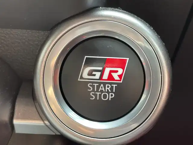 トヨタ ＧＲ８６ RZ 滋賀県 2024(令6)年 0.8万km 赤 禁煙車/純正ナビ/（CD/DVD/SD/Bluetooth/フルセグTV）/バックカメラ/前方ドライブレコーダー/ETC/Bremboキャリパー/車線逸脱警報/プリクラッシュブレーキ/後側方警戒支援システム/クリアランスソナー/ステアリング連動ヘッドランプ/パワーバックドア/ハーフレザーシート/前席シートヒーター/純正アルミホイール/純正フロアマット/USB充電/LEDヘッドライト/フォグランプ/オートヘッドライト/オートマチックハイビーム/ヘッドライトレベライザー/革巻きステアリング/追従型クルーズコントロール/ステアリングリモコン/スペアキー1本