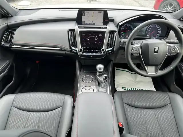 トヨタ クラウン ハイブリッド RS リミテッド 千葉県 2020(令2)年 0.9万km ホワイトパールクリスタルシャイン トヨタセーフティーセンス/・プリクラッシュセーフティー/・レーンディパーチャーアラート/・リヤクロストラフィックアラート/・ロードサインアシスト/・パーキングサポートブレーキ/・アダプティブクルーズコントロール/ハーフレザーシート/前席パワーシート/前席シートヒーター/純正メーカーオプションナビ/・CD/DVD/MSV/Bluetooth/フルセグ/バックカメラ/純正ドライブレコーダー【DRT-H68A】/ビルトインETC2.0/トランクイージークローザー/前後コーナーセンサー/専用ハイパークロームメタリック18インチアルミホイール/純正LEDヘッドライト/フォグランプ/アイドリングストップ/サイド＆カーテンエアバッグ/本革巻きステアリング