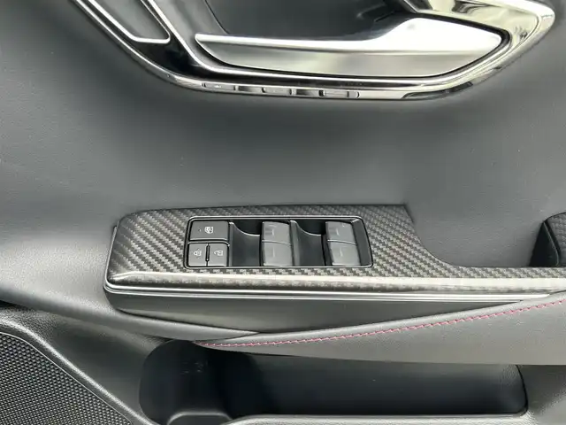 トヨタ クラウン ハイブリッド RS リミテッド 千葉県 2020(令2)年 0.9万km ホワイトパールクリスタルシャイン トヨタセーフティーセンス/・プリクラッシュセーフティー/・レーンディパーチャーアラート/・リヤクロストラフィックアラート/・ロードサインアシスト/・パーキングサポートブレーキ/・アダプティブクルーズコントロール/ハーフレザーシート/前席パワーシート/前席シートヒーター/純正メーカーオプションナビ/・CD/DVD/MSV/Bluetooth/フルセグ/バックカメラ/純正ドライブレコーダー【DRT-H68A】/ビルトインETC2.0/トランクイージークローザー/前後コーナーセンサー/専用ハイパークロームメタリック18インチアルミホイール/純正LEDヘッドライト/フォグランプ/アイドリングストップ/サイド＆カーテンエアバッグ/本革巻きステアリング