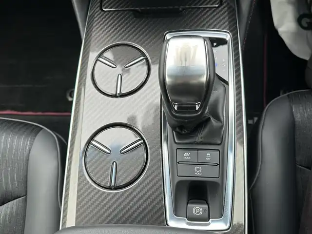 トヨタ クラウン ハイブリッド RS リミテッド 千葉県 2020(令2)年 0.9万km ホワイトパールクリスタルシャイン トヨタセーフティーセンス/・プリクラッシュセーフティー/・レーンディパーチャーアラート/・リヤクロストラフィックアラート/・ロードサインアシスト/・パーキングサポートブレーキ/・アダプティブクルーズコントロール/ハーフレザーシート/前席パワーシート/前席シートヒーター/純正メーカーオプションナビ/・CD/DVD/MSV/Bluetooth/フルセグ/バックカメラ/純正ドライブレコーダー【DRT-H68A】/ビルトインETC2.0/トランクイージークローザー/前後コーナーセンサー/専用ハイパークロームメタリック18インチアルミホイール/純正LEDヘッドライト/フォグランプ/アイドリングストップ/サイド＆カーテンエアバッグ/本革巻きステアリング
