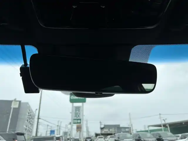 トヨタ クラウン ハイブリッド RS リミテッド 千葉県 2020(令2)年 0.9万km ホワイトパールクリスタルシャイン トヨタセーフティーセンス/・プリクラッシュセーフティー/・レーンディパーチャーアラート/・リヤクロストラフィックアラート/・ロードサインアシスト/・パーキングサポートブレーキ/・アダプティブクルーズコントロール/ハーフレザーシート/前席パワーシート/前席シートヒーター/純正メーカーオプションナビ/・CD/DVD/MSV/Bluetooth/フルセグ/バックカメラ/純正ドライブレコーダー【DRT-H68A】/ビルトインETC2.0/トランクイージークローザー/前後コーナーセンサー/専用ハイパークロームメタリック18インチアルミホイール/純正LEDヘッドライト/フォグランプ/アイドリングストップ/サイド＆カーテンエアバッグ/本革巻きステアリング