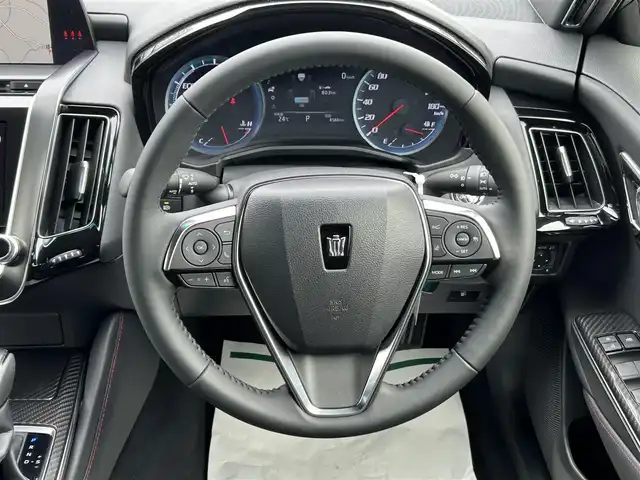 トヨタ クラウン ハイブリッド RS リミテッド 千葉県 2020(令2)年 0.9万km ホワイトパールクリスタルシャイン トヨタセーフティーセンス/・プリクラッシュセーフティー/・レーンディパーチャーアラート/・リヤクロストラフィックアラート/・ロードサインアシスト/・パーキングサポートブレーキ/・アダプティブクルーズコントロール/ハーフレザーシート/前席パワーシート/前席シートヒーター/純正メーカーオプションナビ/・CD/DVD/MSV/Bluetooth/フルセグ/バックカメラ/純正ドライブレコーダー【DRT-H68A】/ビルトインETC2.0/トランクイージークローザー/前後コーナーセンサー/専用ハイパークロームメタリック18インチアルミホイール/純正LEDヘッドライト/フォグランプ/アイドリングストップ/サイド＆カーテンエアバッグ/本革巻きステアリング
