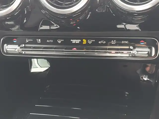 メルセデス・ベンツ Ａ２００ｄ AMGライン 東京都 2020(令2)年 4.6万km デニムブルー レーダーセーフティパッケージ/アクティブブレーキアシスト/アクティブレーンキーピングアシスト/ブラインドスポットアシスト/アテンションアシスト/純正ナビ/バックカメラ/ドライブレコーダー/ハーフレザーシート/シートヒーター/ETC2.0/パドルシフト/純正18インチAW/スマートキー/LEDヘッドライト