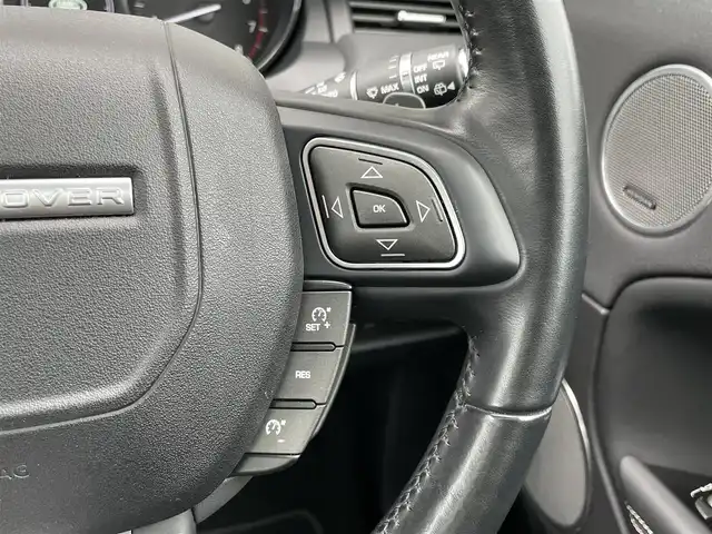 ランドローバー レンジローバーイヴォーク HSE 石川県 2016(平28)年 4.8万km 白 4WD/パノラマガラスルーフ/黒革シート/純正DVDナビ/バック/サイド/フロント/全周囲カメラ/MERIDIANプレミアムサウンド/フルセグＴＶ/Bluetooth/USB/AUX/iPod/クルーズコントロール/ブラインドスポットモニター/アダプティブダイナミクス/クリアランスソナー/電動格納ミラー/オートライト/HIDヘッドライト/フォグランプ(前後)/パワーシート(前席)/メモリーシート(前席)/シートヒーター(前席)/電動リアゲート/ETC/パドルシフト/トノカバー/スペアタイヤ積載(1本)