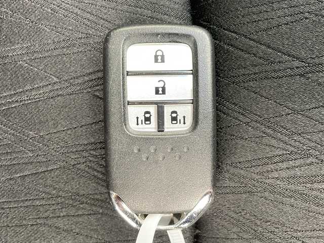 ホンダ オデッセイ ハイブリッド アブソルート ホンダセンシング 千葉県 2016(平28)年 4.2万km ホワイトオーキッドパール 衝突軽減ブレーキ/クルーズコントロール/純正SDナビ/（フルセグ/Bluetooth/FM/AM）/バックカメラ/ETC/アイドリングストップ/ハーフレザーシート/パワーシート/レーンキープアシスト/LEDヘッドライト/電動格納ミラー