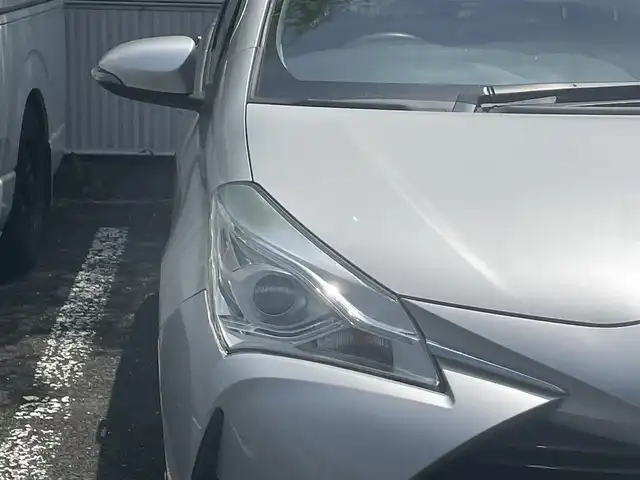 トヨタ ヴィッツ F セーフティエディション 茨城県 2017(平29)年 2.1万km シルバーM 純正ＳＤナビ/(AM/FM/CD/BT/フルセグTV/AUX)/バックカメラ/プッシュスタートボタン/ドアバイザー/オートライト/オートハイビーム/スペアタイヤ×１/スマートキー×１/衝突被害軽減システム/横滑り防止/アイドリングストップ切り替え/車線逸脱防止システム