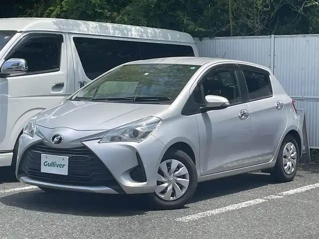 トヨタ ヴィッツ F セーフティエディション 茨城県 2017(平29)年 2.1万km シルバーM 純正ＳＤナビ/(AM/FM/CD/BT/フルセグTV/AUX)/バックカメラ/プッシュスタートボタン/ドアバイザー/オートライト/オートハイビーム/スペアタイヤ×１/スマートキー×１/衝突被害軽減システム/横滑り防止/アイドリングストップ切り替え/車線逸脱防止システム