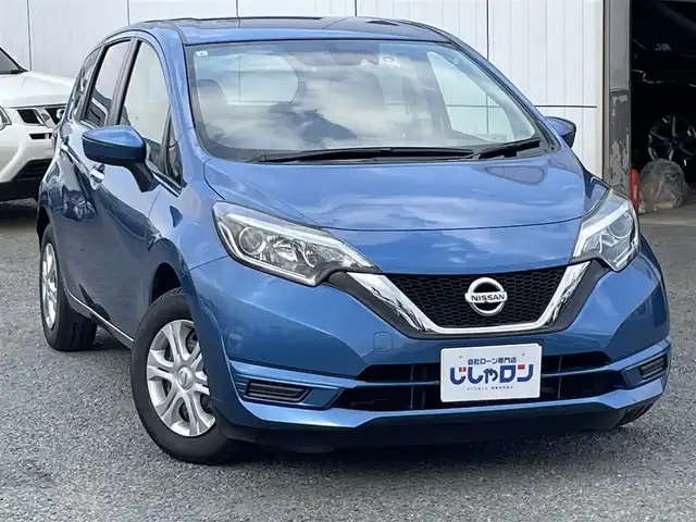 日産 ノート X 神奈川県 2017(平29)年 0.4万km シャイニングブルー (株)IDOMが運営する【じしゃロン秦野店】の自社ローン専用車両になります。こちらは現金またはオートローンご利用時の価格です。自社ローンご希望の方は別途その旨お申付け下さい/HDDナビ/ワンセグテレビ/バックカメラ/アイドリングストップ/プッシュスタート/ドアバイザー/ETC