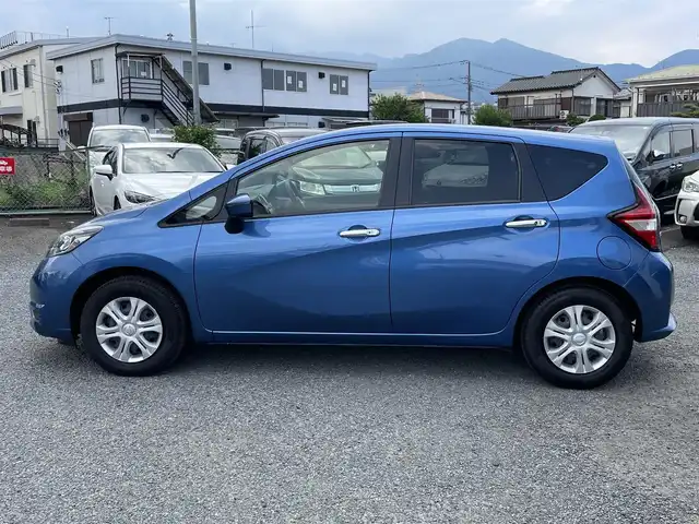 日産 ノート X 神奈川県 2017(平29)年 0.4万km シャイニングブルー (株)IDOMが運営する【じしゃロン秦野店】の自社ローン専用車両になります。こちらは現金またはオートローンご利用時の価格です。自社ローンご希望の方は別途その旨お申付け下さい/HDDナビ/ワンセグテレビ/バックカメラ/アイドリングストップ/プッシュスタート/ドアバイザー/ETC