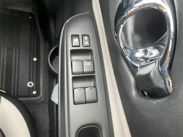 日産 ノート X 神奈川県 2017(平29)年 0.4万km シャイニングブルー (株)IDOMが運営する【じしゃロン秦野店】の自社ローン専用車両になります。こちらは現金またはオートローンご利用時の価格です。自社ローンご希望の方は別途その旨お申付け下さい/HDDナビ/ワンセグテレビ/バックカメラ/アイドリングストップ/プッシュスタート/ドアバイザー/ETC