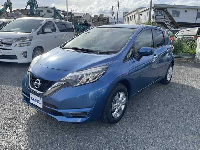 日産 ノート X 神奈川県 2017(平29)年 0.4万km シャイニングブルー (株)IDOMが運営する【じしゃロン秦野店】の自社ローン専用車両になります。こちらは現金またはオートローンご利用時の価格です。自社ローンご希望の方は別途その旨お申付け下さい/純正DOPメモリナビ/ワンセグテレビ/バックカメラ/アイドリングストップ/プッシュスタート/ドアバイザー/ETC