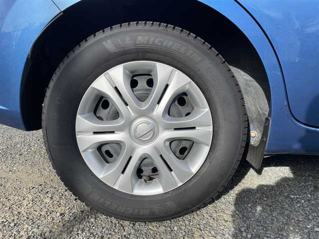 日産 ノート X 神奈川県 2017(平29)年 0.4万km シャイニングブルー (株)IDOMが運営する【じしゃロン秦野店】の自社ローン専用車両になります。こちらは現金またはオートローンご利用時の価格です。自社ローンご希望の方は別途その旨お申付け下さい/純正DOPメモリナビ/ワンセグテレビ/バックカメラ/アイドリングストップ/プッシュスタート/ドアバイザー/ETC