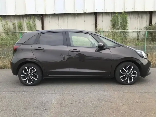 ホンダ フィット e:HEVホーム 富山県 2020(令2)年 4.3万km プレミアムグラマラスブロンズP 〇9インチ純正ナビ/〇フルセグTV/〇バックカメラ/〇ビルトインETC/〇ドライブレコーダー/〇ホンダセンシング/〇アダプティブクルーズコントロール/〇LEDヘッドランプ/〇オートライト/〇純正16インチアルミ/〇革巻きステアリング/〇スマートキーシステム/〇禁煙車