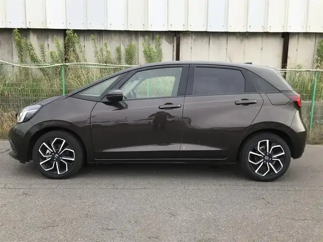 ホンダ フィット e:HEVホーム 富山県 2020(令2)年 4.3万km プレミアムグラマラスブロンズP 〇9インチ純正ナビ/〇フルセグTV/〇バックカメラ/〇ビルトインETC/〇ドライブレコーダー/〇ホンダセンシング/〇アダプティブクルーズコントロール/〇LEDヘッドランプ/〇オートライト/〇純正16インチアルミ/〇革巻きステアリング/〇スマートキーシステム/〇禁煙車
