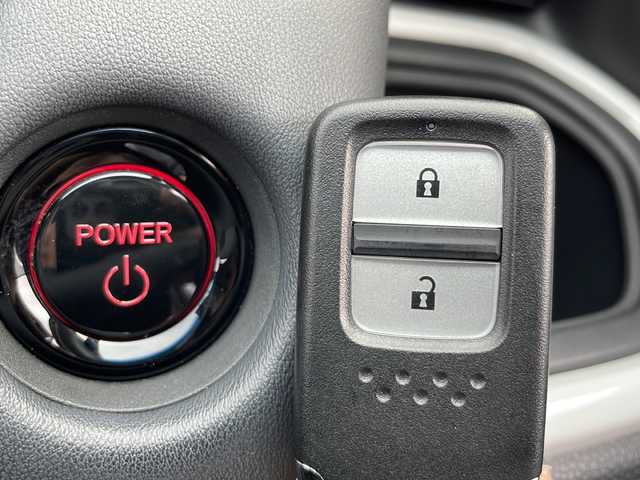 ホンダ フィット e:HEVホーム 山口県 2020(令2)年 4.3万km プレミアムグラマラスブロンズP 純正9インチプレミアムインターナビ　【VXU-205FTI】/・Bluetooth接続/・DVD再生機能有/・フルセグテレビ/バックカメラ/ビルトインETC/ドライブレコーダー/ホンダセンシング/・衝突軽減ブレーキ/・踏み間違い衝突軽減システム/・歩行者事故低減ステアリング/・アダプティブクルーズコントロール/・車線維持支援システム/・路外逸脱抑制機能/・先行車発進お知らせ機能/・標識認識機能/・フロントワイドビュー/・ソナーセンサー/・エマージェンシーストップシグナル/純正16インチAW/ハーフレザーシート/純正フロアマット/USB入力端子/ウィンカーミラー/保証書
