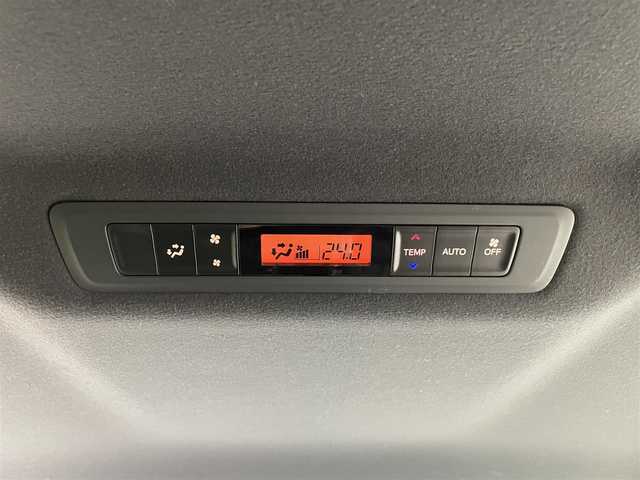 トヨタ ヴォクシー ZS 煌 埼玉県 2018(平30)年 5.4万km ホワイトパールクリスタルシャイン トヨタセーフティセンス/・プリクラッシュセーフティシステム（対車両）/・レーンディパーチャーアラート/・オートマチックハイビーム/両側パワースライドドア　前後ドライブレコーダー　純正ナビ　フルセグ　Bluetooth　CD　SD　DVD　バックカメラ　ビルトインETC LEDヘッドライト　フォグランプ　純正AW　スマートキー　プッシュスタート　