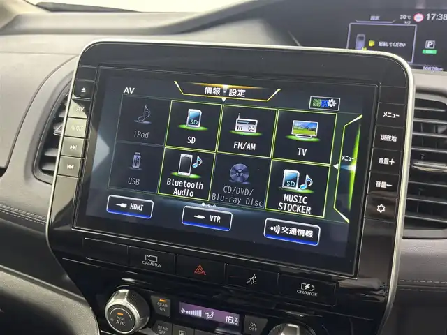 日産 セレナ e－パワー ハイウェイスター V 福井県 2022(令4)年 2.1万km ダイヤモンドブラック プロパイロット/・衝突軽減ブレーキ/・車線逸脱警報機能/・レーンキープアシスト/・クルーズコントロール（追従有）/純正10インチナビ/【AM/FM/CD/DVD/Blu-rayDisc/Bluetooth/フルセグTV】/アラウンドビューモニター/ETC/両側パワースライドドア/プッシュスタート/スマートキー/スペアキー/オートライト/LEDヘッドライド/フォグランプ/コーナーセンサー