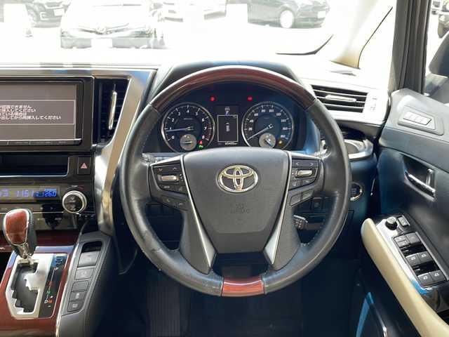 トヨタ ヴェルファイア V 京都府 2015(平27)年 6.6万km ホワイトパールクリスタルシャイン 純正９インチナビ　ＤＶＤ再生　Ｂｌｕｅｔｏｏｔｈオーディオ　フルセグ　バックカメラ　後席フリップダウンモニター　プリクラッシュセーフティ　レーダークルーズコントロール　両側パワースライド　ＬＥＤライト