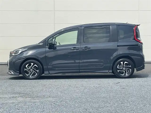 トヨタ シエンタ ハイブリッド Z 茨城県 2023(令5)年 4.4万km ダークグレー 純正ナビ/フルセグ/CD　DVD/バックカメラ/トヨタセーフティセンス/モデリスタエアロ/後席フリップダウンモニター/両側パワースライドドア/レーダークルーズコントロール/ETC/純正アルミホイール/シートヒーター/コンフォート/ドラレコ
