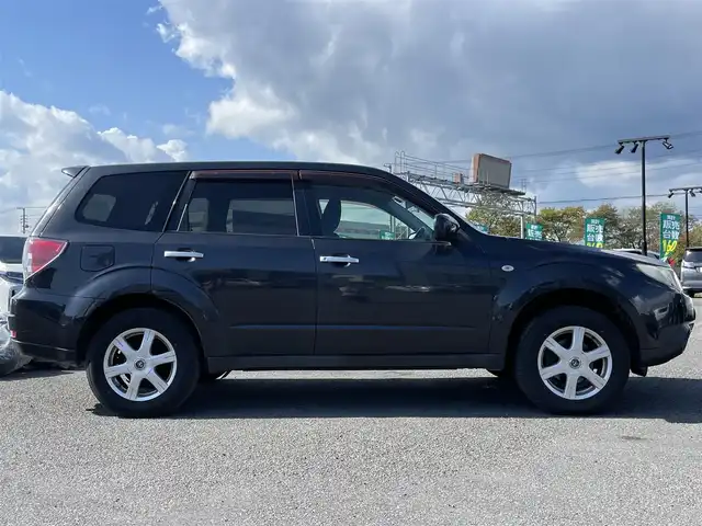 スバル フォレスター 2．0XS 道央・札幌 2008(平20)年 13万km ダークグレーメタリック ４WD/社外HDDナビ/AM/FM/CD/DVD/SD/AUX/ワンセグ/横滑り防止装置/クルーズコントロール/ETC/ドライブレコーダー/ECOMODE/前席シートヒーター/革巻きステアリング/ステアリングリモコン/MTモード付AT/リモコンキー/キセノンヘッドライト/フォグランプ/電動格納ミラー/純正フロアマット/ドアバイザー/スペアキー/純正AW付冬タイヤ積込/215/65/R16/2021年/山8mm