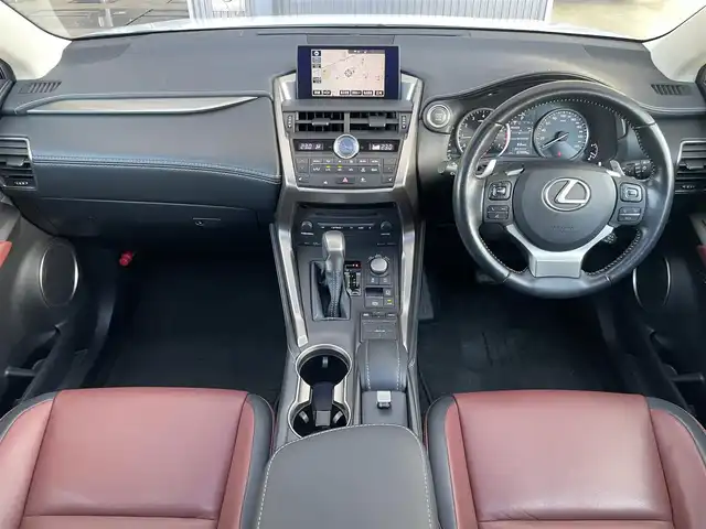 レクサス ＮＸ 200t Iパッケージ 愛知県 2015(平27)年 6.2万km ソニッククォーツ サンルーフ/プリクラッシュセーフティ/ブラインドスポットモニター/レーントレーシングアシスト/純正SDナビ/・フルセグTV/Bluetooth/CD/DVD/USB/バック＋サイドカメラ/ビルドインETC/パドルシフト/電子パーキング/LEDヘッドライト/クリアランスソナー/シートヒーター/ステアリングヒーター/オートクルーズコントロール/コーナーセンサー/ミラーヒーター/フロアマット