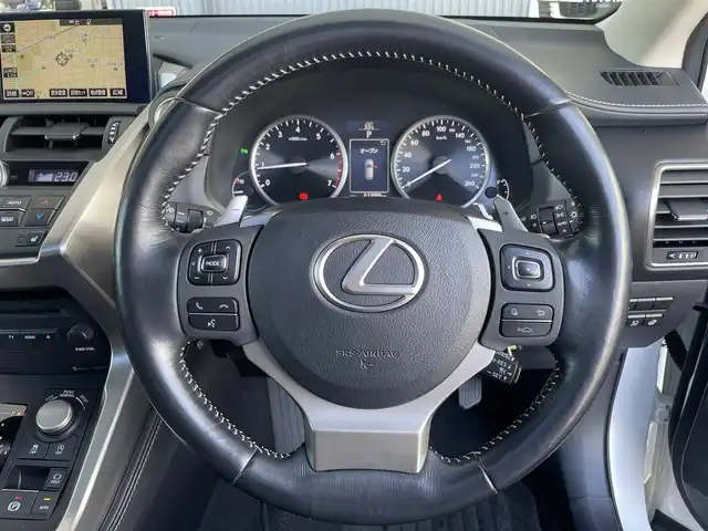 レクサス ＮＸ 200t Iパッケージ 愛知県 2015(平27)年 6.2万km ソニッククォーツ サンルーフ/プリクラッシュセーフティ/ブラインドスポットモニター/レーントレーシングアシスト/純正SDナビ/・フルセグTV/Bluetooth/CD/DVD/USB/バック＋サイドカメラ/ビルドインETC/パドルシフト/電子パーキング/LEDヘッドライト/クリアランスソナー/シートヒーター/ステアリングヒーター/オートクルーズコントロール/コーナーセンサー/ミラーヒーター/フロアマット