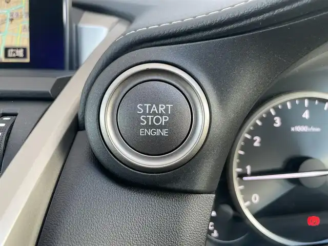 レクサス ＮＸ 200t Iパッケージ 愛知県 2015(平27)年 6.2万km ソニッククォーツ サンルーフ/プリクラッシュセーフティ/ブラインドスポットモニター/レーントレーシングアシスト/純正SDナビ/・フルセグTV/Bluetooth/CD/DVD/USB/バック＋サイドカメラ/ビルドインETC/パドルシフト/電子パーキング/LEDヘッドライト/クリアランスソナー/シートヒーター/ステアリングヒーター/オートクルーズコントロール/コーナーセンサー/ミラーヒーター/フロアマット