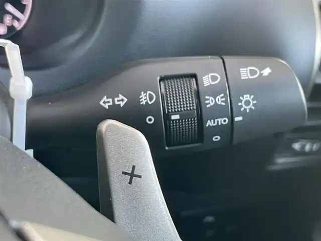 レクサス ＮＸ 200t Iパッケージ 愛知県 2015(平27)年 6.2万km ソニッククォーツ サンルーフ/プリクラッシュセーフティ/ブラインドスポットモニター/レーントレーシングアシスト/純正SDナビ/・フルセグTV/Bluetooth/CD/DVD/USB/バック＋サイドカメラ/ビルドインETC/パドルシフト/電子パーキング/LEDヘッドライト/クリアランスソナー/シートヒーター/ステアリングヒーター/オートクルーズコントロール/コーナーセンサー/ミラーヒーター/フロアマット