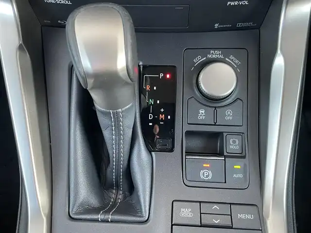 レクサス ＮＸ 200t Iパッケージ 愛知県 2015(平27)年 6.2万km ソニッククォーツ サンルーフ/プリクラッシュセーフティ/ブラインドスポットモニター/レーントレーシングアシスト/純正SDナビ/・フルセグTV/Bluetooth/CD/DVD/USB/バック＋サイドカメラ/ビルドインETC/パドルシフト/電子パーキング/LEDヘッドライト/クリアランスソナー/シートヒーター/ステアリングヒーター/オートクルーズコントロール/コーナーセンサー/ミラーヒーター/フロアマット