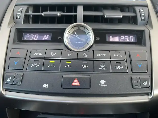 レクサス ＮＸ 200t Iパッケージ 愛知県 2015(平27)年 6.2万km ソニッククォーツ サンルーフ/プリクラッシュセーフティ/ブラインドスポットモニター/レーントレーシングアシスト/純正SDナビ/・フルセグTV/Bluetooth/CD/DVD/USB/バック＋サイドカメラ/ビルドインETC/パドルシフト/電子パーキング/LEDヘッドライト/クリアランスソナー/シートヒーター/ステアリングヒーター/オートクルーズコントロール/コーナーセンサー/ミラーヒーター/フロアマット