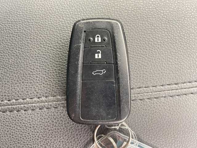 トヨタ ＲＡＶ４ G Zパッケージ 道央・札幌 2019(令1)年 5.8万km アティチュードブラックマイカ ・４WD/ サンルーフ/・トヨタセーフティセンス/・プリクラッシュセーフティ/・レーダークルーズコントロール/・TRDエアロ（F.S.R）/・純正9インチナビ/・DVD.CD.SD.Bluetooth/・フルセグ/バックカメラ /・レザーシート/パワーシート/・運手席/助手席シートヒーター/・デジタルインナーミラー/・パワーバックドア /・ビルトインETC/・トノカバー/・スマートキー