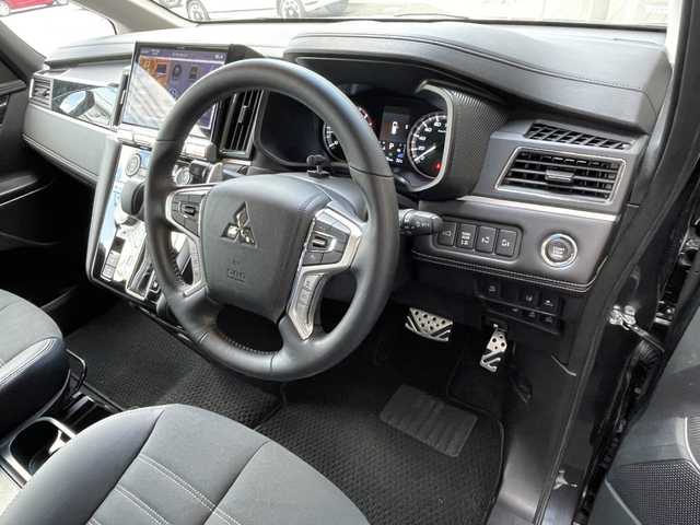 三菱 デリカＤ：５ シャモニー 福島県 2024(令6)年 0.8万km グレーⅡ 4WD（切替）/MTモード付/純正アルミホイール/LEDヘッドライト/オートライト/SDナビ（CD・DVD・BT・フルセグTV）/パワーバックドア/衝突被害軽減ブレーキ/レーンキープアシスト/バックカメラ/ETC/ドライブレコーダー/オートマチックハイビーム/社外フロアマット