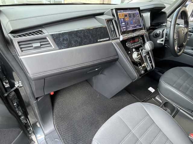 三菱 デリカＤ：５ シャモニー 福島県 2024(令6)年 0.8万km グレーⅡ 4WD（切替）/MTモード付/純正アルミホイール/LEDヘッドライト/オートライト/SDナビ（CD・DVD・BT・フルセグTV）/パワーバックドア/衝突被害軽減ブレーキ/レーンキープアシスト/バックカメラ/ETC/ドライブレコーダー/オートマチックハイビーム/社外フロアマット