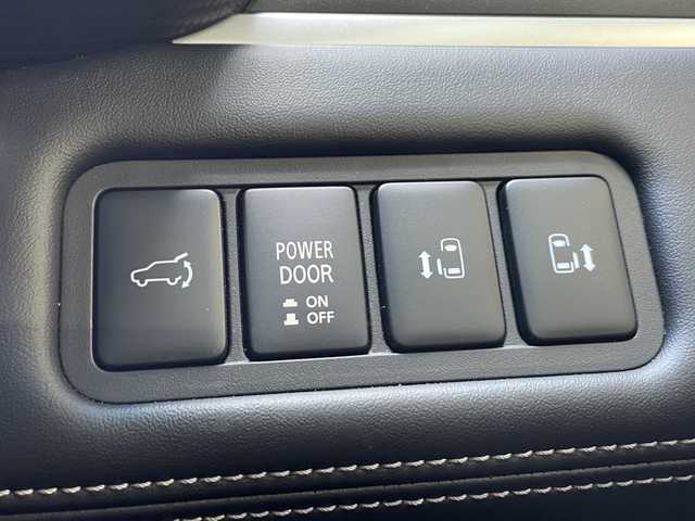 三菱 デリカＤ：５ シャモニー 福島県 2024(令6)年 0.8万km グレーⅡ 4WD（切替）/MTモード付/純正アルミホイール/LEDヘッドライト/オートライト/SDナビ（CD・DVD・BT・フルセグTV）/パワーバックドア/衝突被害軽減ブレーキ/レーンキープアシスト/バックカメラ/ETC/ドライブレコーダー/オートマチックハイビーム/社外フロアマット