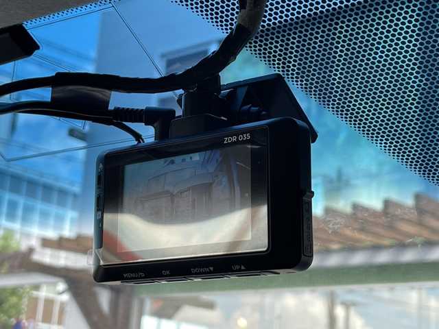 三菱 デリカＤ：５ シャモニー 福島県 2024(令6)年 0.8万km グレーⅡ 4WD（切替）/MTモード付/純正アルミホイール/LEDヘッドライト/オートライト/SDナビ（CD・DVD・BT・フルセグTV）/パワーバックドア/衝突被害軽減ブレーキ/レーンキープアシスト/バックカメラ/ETC/ドライブレコーダー/オートマチックハイビーム/社外フロアマット