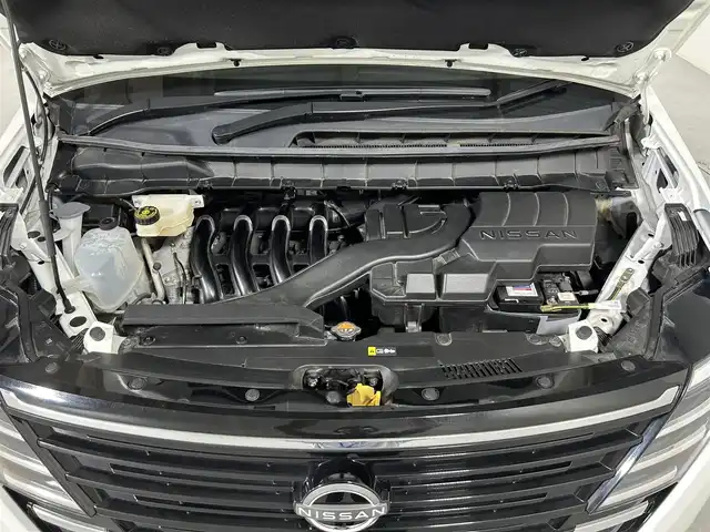 日産 セレナ ハイウェイスター V 佐賀県 2023(令5)年 3.4万km パール AA仕入：評価点4.5点/社外ナビ＜Bluetooth有＞/アラウンドビューカメラ/インテリジェントルームミラー/プロパイロット/両側パワースライドドア/ハンズフリースライドドア/ドライブレコーダー前方タイプ/パドルシフト/LEDヘッドライト/LEDフォグランプ/オートマチックハイビーム/エマージェンシーブレーキ/レーンキープアシスト＜ハンドル支援機能付き＞/ブラインドスポットモニター/踏み間違い防止