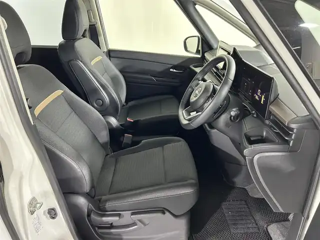 日産 セレナ ハイウェイスター V 佐賀県 2023(令5)年 3.4万km パール AA仕入：評価点4.5点/社外ナビ＜Bluetooth有＞/アラウンドビューカメラ/インテリジェントルームミラー/プロパイロット/両側パワースライドドア/ハンズフリースライドドア/ドライブレコーダー前方タイプ/パドルシフト/LEDヘッドライト/LEDフォグランプ/オートマチックハイビーム/エマージェンシーブレーキ/レーンキープアシスト＜ハンドル支援機能付き＞/ブラインドスポットモニター/踏み間違い防止
