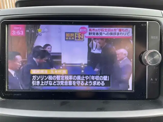 トヨタ ヴォクシー ZS 煌Ⅱ 千葉県 2012(平24)年 10万km ホワイトパールクリスタルシャイン (株)IDOMが運営する【じしゃロン八千代店】の自社ローン対象車両になります。こちらは現金またはオートローンご利用時の価格です。自社ローンご希望の方は別途その旨お申付け下さい/純正ナビ/バックカメラ/両側パワースライドドア/ETC