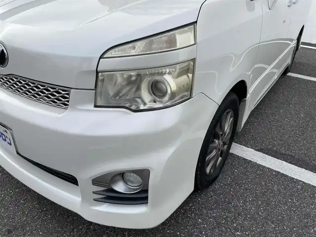 トヨタ ヴォクシー ZS 煌Ⅱ 千葉県 2012(平24)年 10万km ホワイトパールクリスタルシャイン (株)IDOMが運営する【じしゃロン八千代店】の自社ローン対象車両になります。こちらは現金またはオートローンご利用時の価格です。自社ローンご希望の方は別途その旨お申付け下さい/純正ナビ/バックカメラ/両側パワースライドドア/ETC